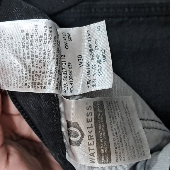 Womens Levi 501 Cutoff Black Denim High Waisted Shorts, Size 30 - Picture 3 of 5